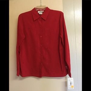 💚NWT Red button front blouse